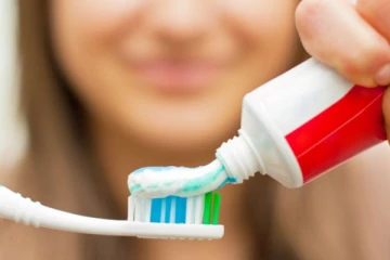 டூத் பேஸ்ட்க்கு பதிலாக எலி மருந்தில் பல்துலக்கிய சிறுமி! பின்னர் நடந்த பரிதாப சம்பவம்