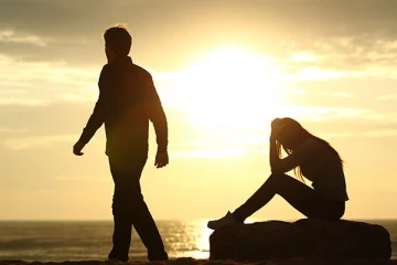 காதலியின் அந்தரங்க புகைப்படங்களை வீட்டு வாசலில் ஒட்டிய இளைஞன்