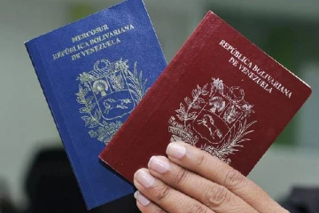 டசின் கணக்கானோரின் கடவுச்சீட்டுகளை ரத்து செய்த நாடு: வலுக்கும் எதிர்ப்பு