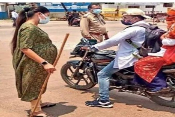 கர்ப்பகாலத்திலும் வீதியில் நின்று பணி செய்யும் பெண் பொலிஸ் அதிகாரி !