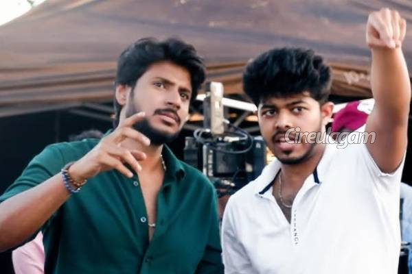 ஏன் இப்படி? அப்படியே அப்பா மாதிரி.. ட்ரெண்டாகும் நடிகர் விஜய் மகன் சஞ்சய் செய்த விஷயம்! | Vijay Son Video Goes Trending On Social Media