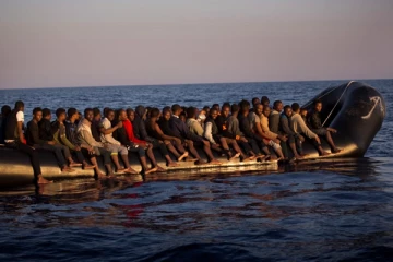 இரண்டாக பிளந்த படகு... ஜலசமாதியான 150 அப்பாவி மக்கள்