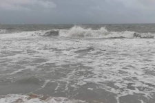 மீண்டும் கனமழை காற்று- கடல் கொந்தளிப்பு!