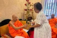 හිටපු ජනපති චන්ද්‍රිකා බණ්ඩාරනායක හදිසියේම මල්වතු අස්ගිරි මහානායක හිමිවරු බැහැ දකී - හේතුව මෙන්න