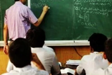 பாடசாலை நேரத்தில், பிரத்யேக வகுப்புகளை நடத்திய ஆசிரியர்: எடுக்கப்பட்ட கடும் நடவடிக்கை