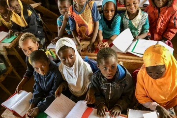 குழந்தைகளை பள்ளிக்கு அனுப்பாமல் இருந்தா 12 மாதம் ஜெயில் - அரசு எச்சரிக்கை!