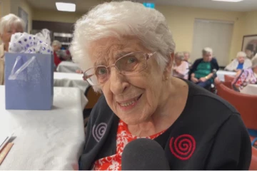 கனடாவில் 107 வயது மூதாட்டியின் பிறந்த நாள் கொண்டாட்டம்