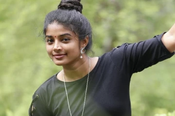 பெற்றோரை எதிர்த்து நடந்த திருமணம்.. கணவரை பிரிந்த இளம் நடிகை.. இதோ அவர்களின் திருமண புகைப்படம்