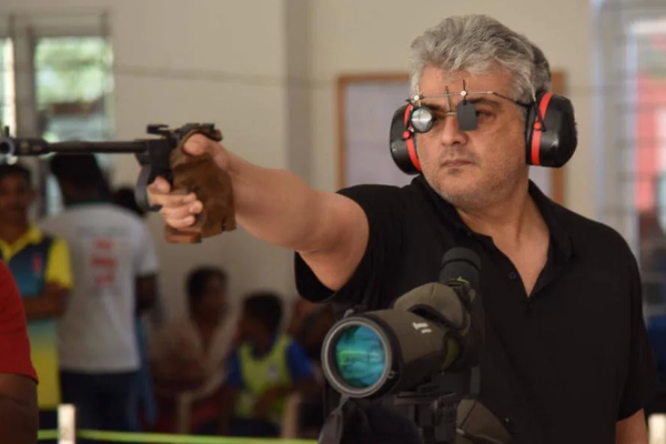 துப்பாக்கி சூடு போட்டிக்காக திருச்சி வந்த அஜித்.. வேற லெவல் மாஸ் லுக்கில் வெளிவந்த வீடியோ