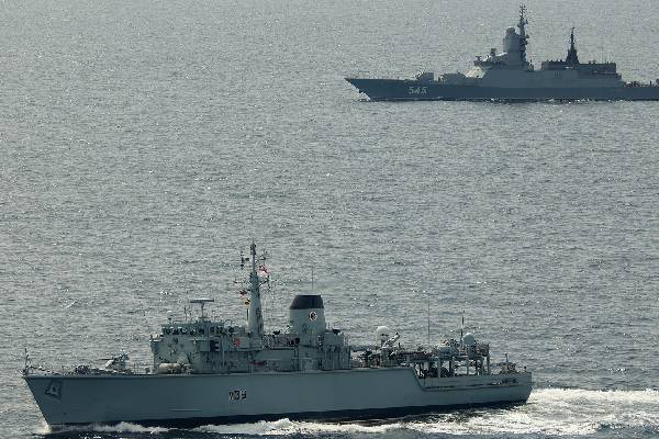 பிரித்தானியாவின் ராயல் கடற்படை இடைமறித்த ரஷ்ய எண்ணெய் கப்பல் | Royal Navy Intercepted Russian Vessels பிரித்தானியாவின் ராயல் கடற்படை இடைமறித்த ரஷ்ய எண்ணெய் கப்பல் | Royal Navy Intercepted Russian Vessels