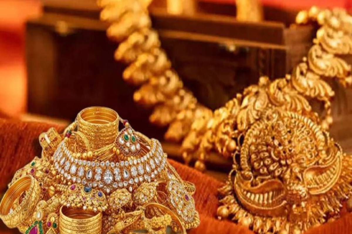 தங்கம் வாங்குவோருக்கு மகிழ்ச்சியான செய்தி - இன்றும் விலை அதிரடி சரிவு! | Today Oct 15Th Gold And Silver Price In Chennai தங்கம் வாங்குவோருக்கு மகிழ்ச்சியான செய்தி - இன்றும் விலை அதிரடி சரிவு! | Today Oct 15Th Gold And Silver Price In Chennai