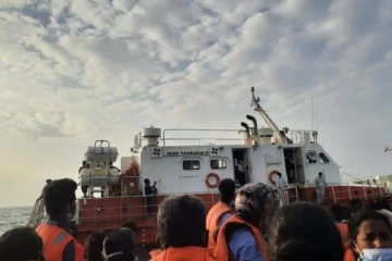 யாழ். நெடுந்தீவு கடலில் 100ற்கு மேற்பட்ட பயணிகளுக்கு ஏற்பட்ட நிலை