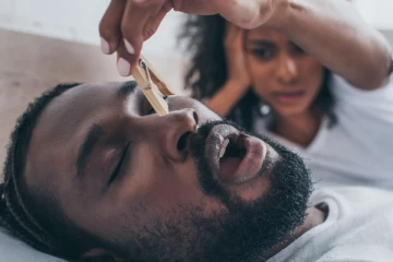 இரவானால் குறட்டை தொல்லை தாங்க முடியலையா? அப்போ இது உங்களுக்கான டிப்ஸ்