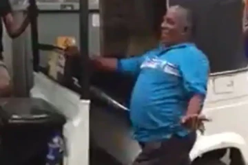 இலங்கை ஆட்டோக்காரர் ஏ.ஆர்.ரஹ்மான் பாடலுக்கு போட்ட ஆட்டம்...ரணகளத்திலும் ஒரு கிளுகிளுப்பு!