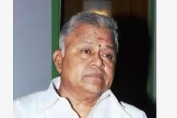 "விஜயகாந்த் போட்டோவை பார்த்து ஆடிப்போய்ட்டேன்..எனக்கு மனசே சரியில்லை" - கண் கலங்கிய நடிகர் ராதாரவி