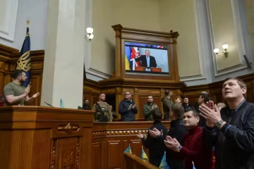 புடினின் படைகளை பின்வாங்கச் செய்த உக்ரைன் - பிரித்தானிய பிரதமர் பாராட்டு (Photo)