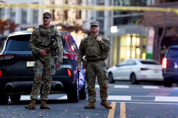 வெள்ளை மாளிகை அருகே காவல் படை வீரர்கள் மீது துப்பாக்கிச் சூடு: டிரம்ப் வெளியிட்ட பகீர் தகவல் | Gun Shooting On 2 Police Near White House In Us வெள்ளை மாளிகை அருகே காவல் படை வீரர்கள் மீது துப்பாக்கிச் சூடு: டிரம்ப் வெளியிட்ட பகீர் தகவல் | Gun Shooting On 2 Police Near White House In Us