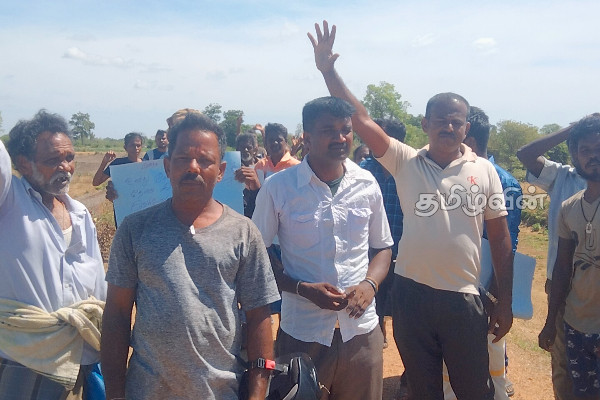 திருகோணமலையில் தொடர்ச்சியாக இடம்பெறும் மணல் அகழ்வு! கொந்தளித்த கிராம மக்கள்(Photos) | Trincomalee Sand Excavation