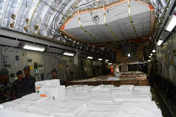 மனிதாபிமான உதவிகளுடன் மற்றுமொரு இந்திய விமானம் கட்டுநாயக்காவில் தரையிறங்கியது 1 Gallery