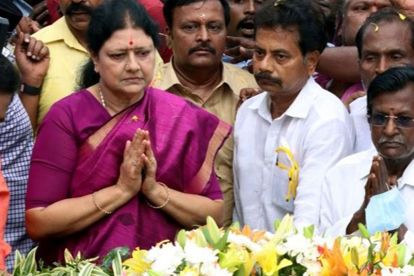 தொடங்கியது சசிகலாவின் ஆட்டம் - பொதுச்செயலாளர் சசிகலா என்ற பெயரில் கல்வெட்டு: அரசியலில் கிளம்பிய அடுத்த சர்ச்சை | Sasikala Name Board In Mgrs House Issue