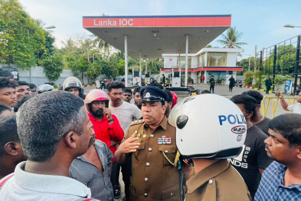 யாழில் எரிபொருள் வரிசையில் மோதல்! | Conflict In The Fuel Line In Yali