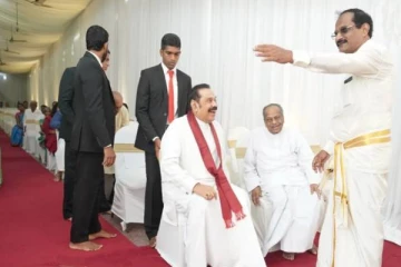 மூத்த ஊடகவியலாளர் மகளின் திருமண நிகழ்வில் கலந்துகொண்ட மஹிந்த!