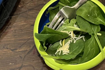 கொரோனா பாதிக்கப்பட்ட அம்மாவிற்கு கடிதத்துடன் மகன் அனுப்பிய உணவு! நெகிழ வைக்கும் புகைப்படம்