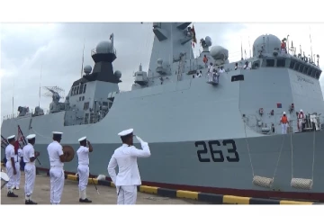 கொழும்பு துறைமுகத்தில் நங்கூரமிட்டது பாகிஸ்தான் கப்பல்