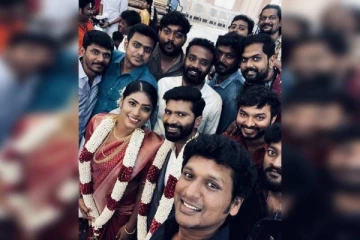 மாஸ்டர் படத்தின் முக்கிய நபருக்கு கல்யாணம்! புது பொண்ணு இவர் தானாம்! அழகான குரூப் போட்டோ இதோ