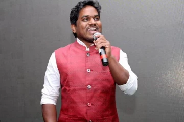 யுவன் ஷங்கர் ராஜா இசையில் பாடப்போகிறாரா இந்த பிக்பாஸ் பிரபலம்- வெளிவந்த புகைப்படங்கள்