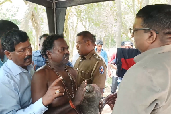 மதத்தை அவமதிக்கும் வகையில் வெடுக்குநாறி மலையில் அத்துமீறிய தொல்பொருட் திணைக்களம்! | Vavuniya Vedukkunari Hill Temple Worship Barrier