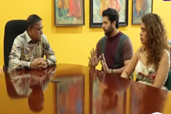 பாடகி கெனிஷா ஃபிரான்சிஸ் இலங்கையில்: சர்ச்சைக்கு மத்தியில் கூலாக செய்த செயல் | Kenishaa Francis In Srilanka Nelum Kola Viral Pics