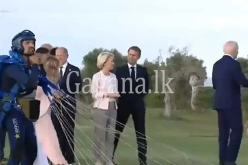 බයිඩන් අන්දමන්ද වෙලා. - ඇමෙරිකා ජනපතිට එක පාරටම මොකද මේ වුනේ? - (VIDEO)