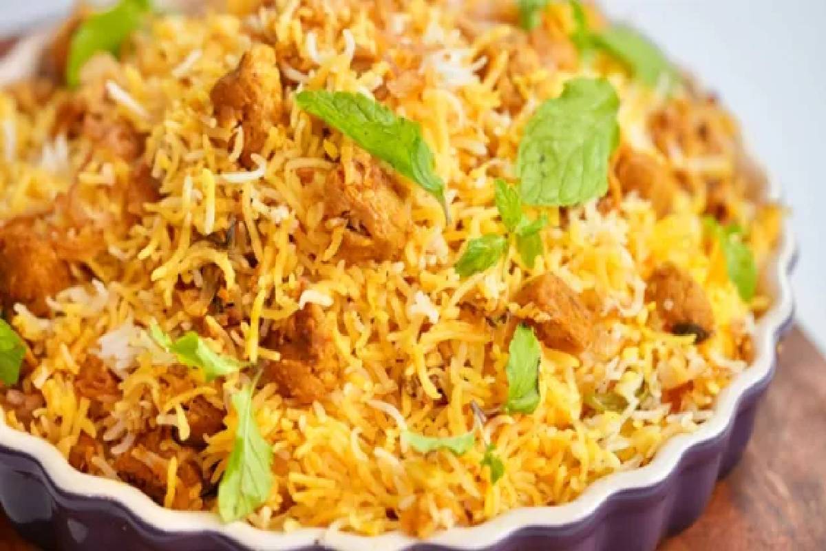 சிக்கன் பிரியாணிக்கே டஃப் கொடுக்கும் ஆம்பூர் ஸ்டைல் சோயா பிரியாணி! பண்ணலாமா? | Ambur Style Soya Chunks Biryani Recipe In Tamil