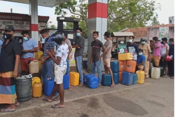අද රට පුරා පෙට්‍රල් සහ ඩීසල් ලබාගත හැකි පිරවුම්හල් ලැයිස්තුව මෙන්න..