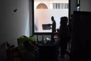 நாடொன்றில் அகதிகள் வெளியேற்றம்!