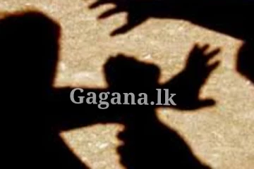 සිසුන් පිරිසක් අතර ගුටි බැට හුවමාරුවක්.