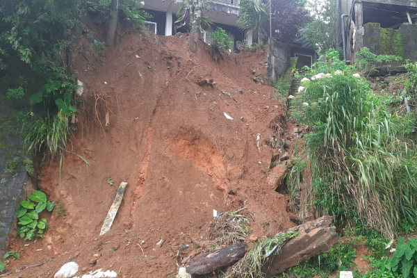 தொடர்ச்சியான மழையால் பல பகுதிகளில் மண்சரிவு | Continuous Rain Causes Landslides In Many Areas