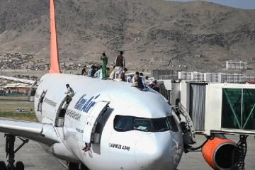 காபூல் விமான நிலையத்தில் அனைத்து விமான சேவைகளும் நிறுத்தம்