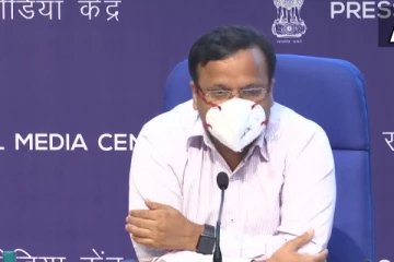 மக்களே கொரோனா 2 வது அலை இன்னும் ஒயவில்லை : எச்சரிக்கும் மத்திய அரசு!