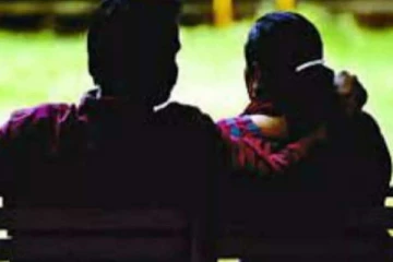 கள்ளக்காதலனுடன் ஓடிய பெண்ணை மீண்டும் கணவருடன் சேர்த்த பணம்