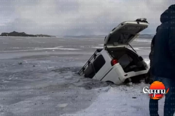 සංචාරක බසයක් බයිකල් විලෙහි ගිලේ - 7ක් මරුට