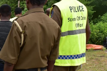 முற்றுகையிடப்பட்ட வீட்டிற்குள் சிக்கிய பெண் ; மீட்கப்பட்ட பெரும் ஆபத்தான பொருட்கள்