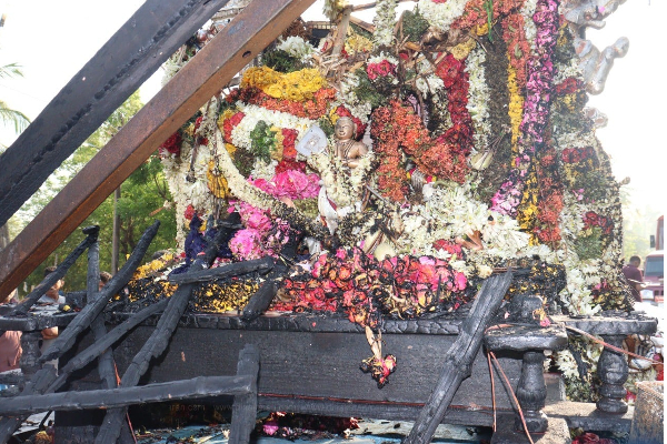 பிரபல ஆலயத்திருவிழாவில் இடம்பெற்ற பெரும் சோகம்! | Great Tragedy At The Famous Temple Festival