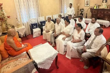 விடுதலைப் புலிகள் போல் ஜேவிபி குண்டுவீசவில்லை! ரஞ்சித்தின் கூற்றுக்கு மகாநாயக்க தேரரின் பதில்