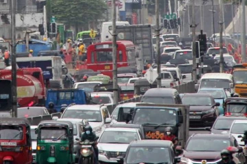 ஊரடங்கு வேளையில் கொழும்பில் கடும் வாகன நெரிசல்