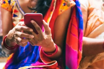 அந்தரங்கங்களை பணமாக்கும் மன்னார் குடும்ப பெண்ணின் இழிவான செயல்...!