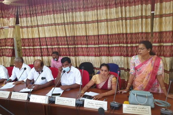 மண்முனை தென் எருவில் பிரதேச சபையின் அமர்வில் அமளிதுமளி  (VIDEO) | Debt Pradeshiya Sabha Session Held In The Middle