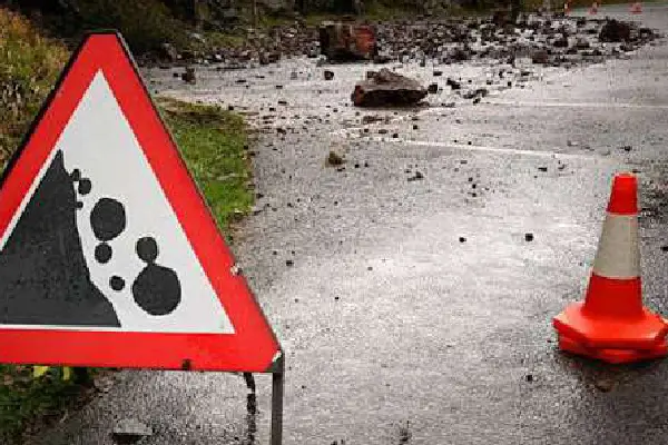 நாடு முழுவதும் 206 வீதிகள் தடை! | 206 Roads Closed Across The Country