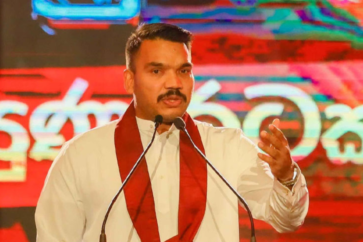அரிசிப் பானைகளை எடுத்துச் செலலும் கட்டாயத்திற்கு அரசாங்கம்! விமர்சிக்கும் நாமல் | Govt Rice Loan Namal Criticizes